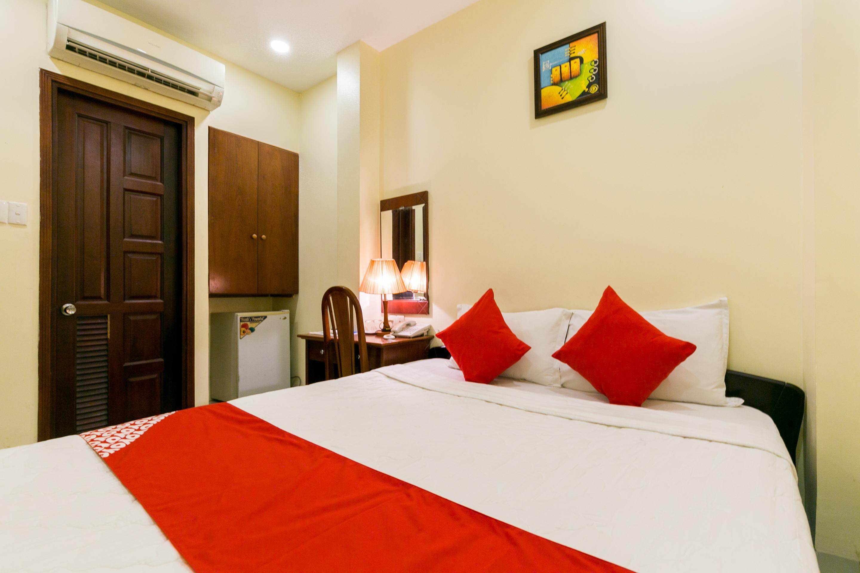Oyo 422 Nguyen Thanh Hotel Хошимин Экстерьер фото