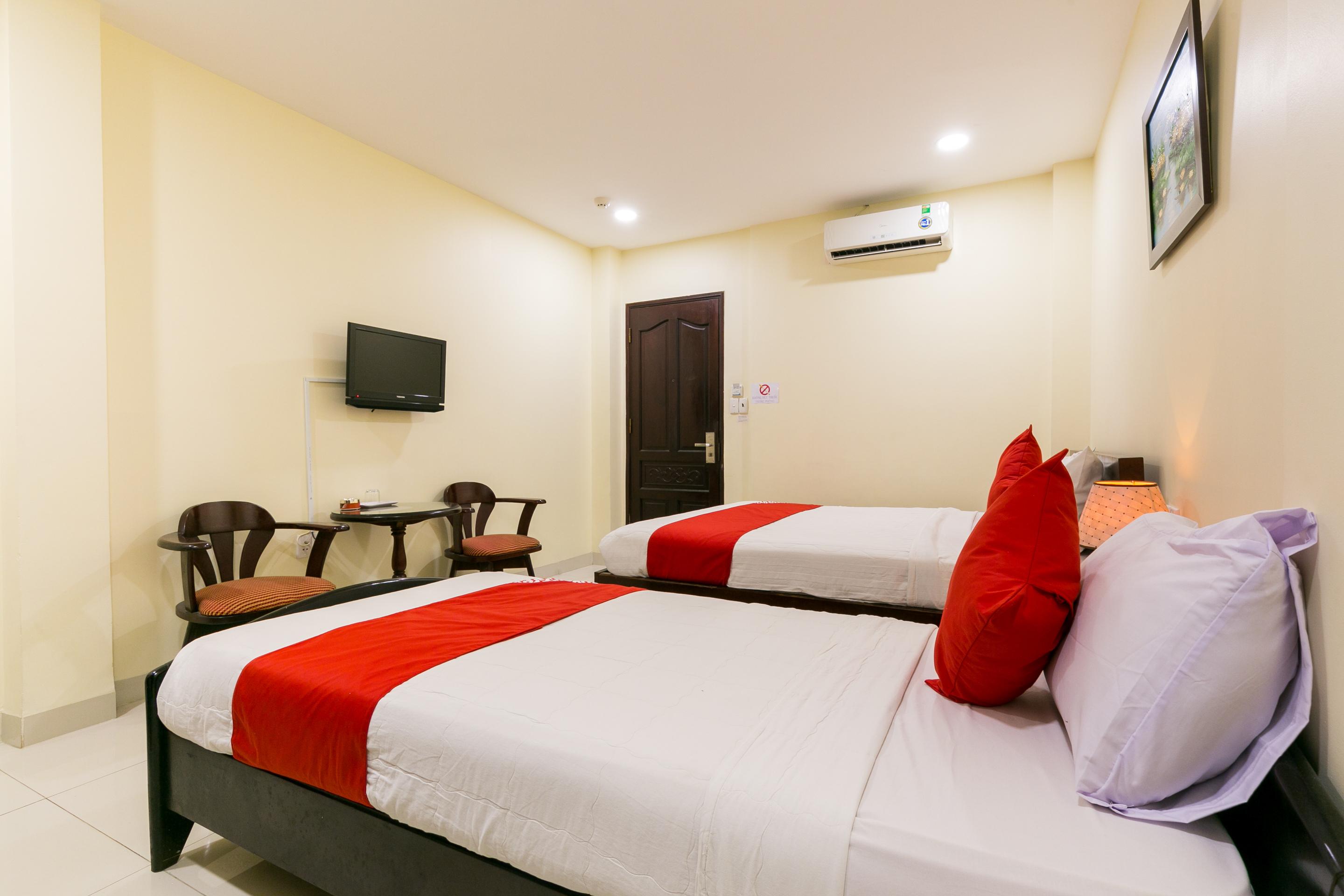 Oyo 422 Nguyen Thanh Hotel Хошимин Экстерьер фото