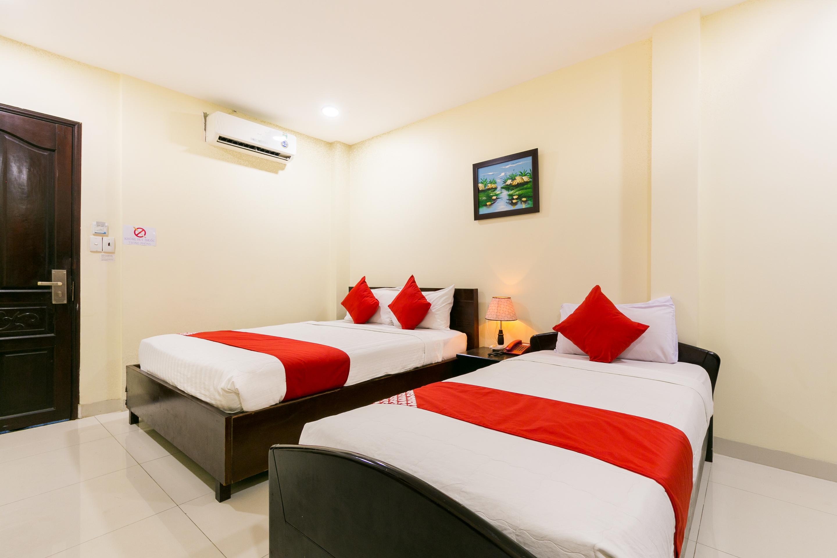 Oyo 422 Nguyen Thanh Hotel Хошимин Экстерьер фото