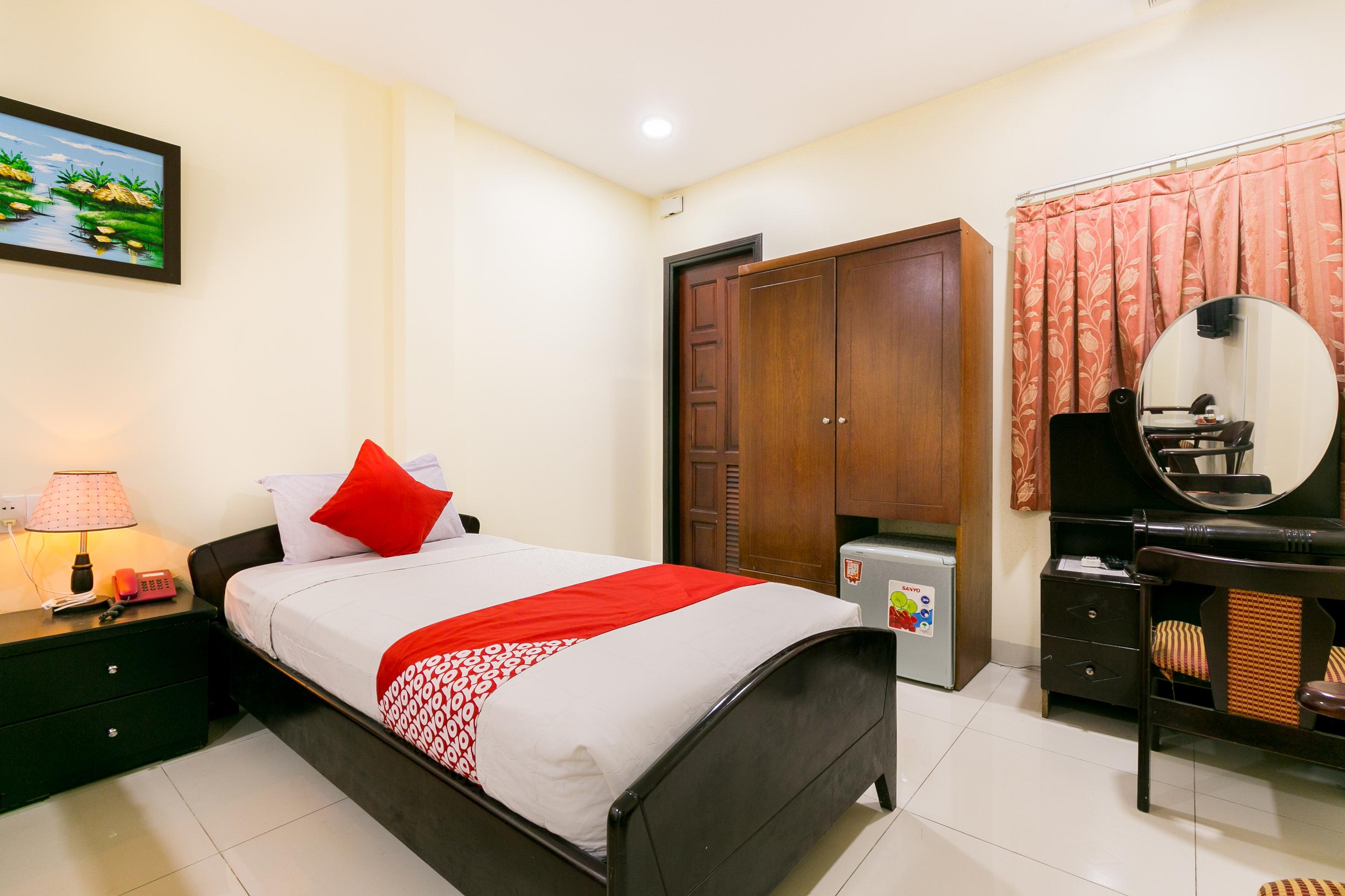 Oyo 422 Nguyen Thanh Hotel Хошимин Экстерьер фото