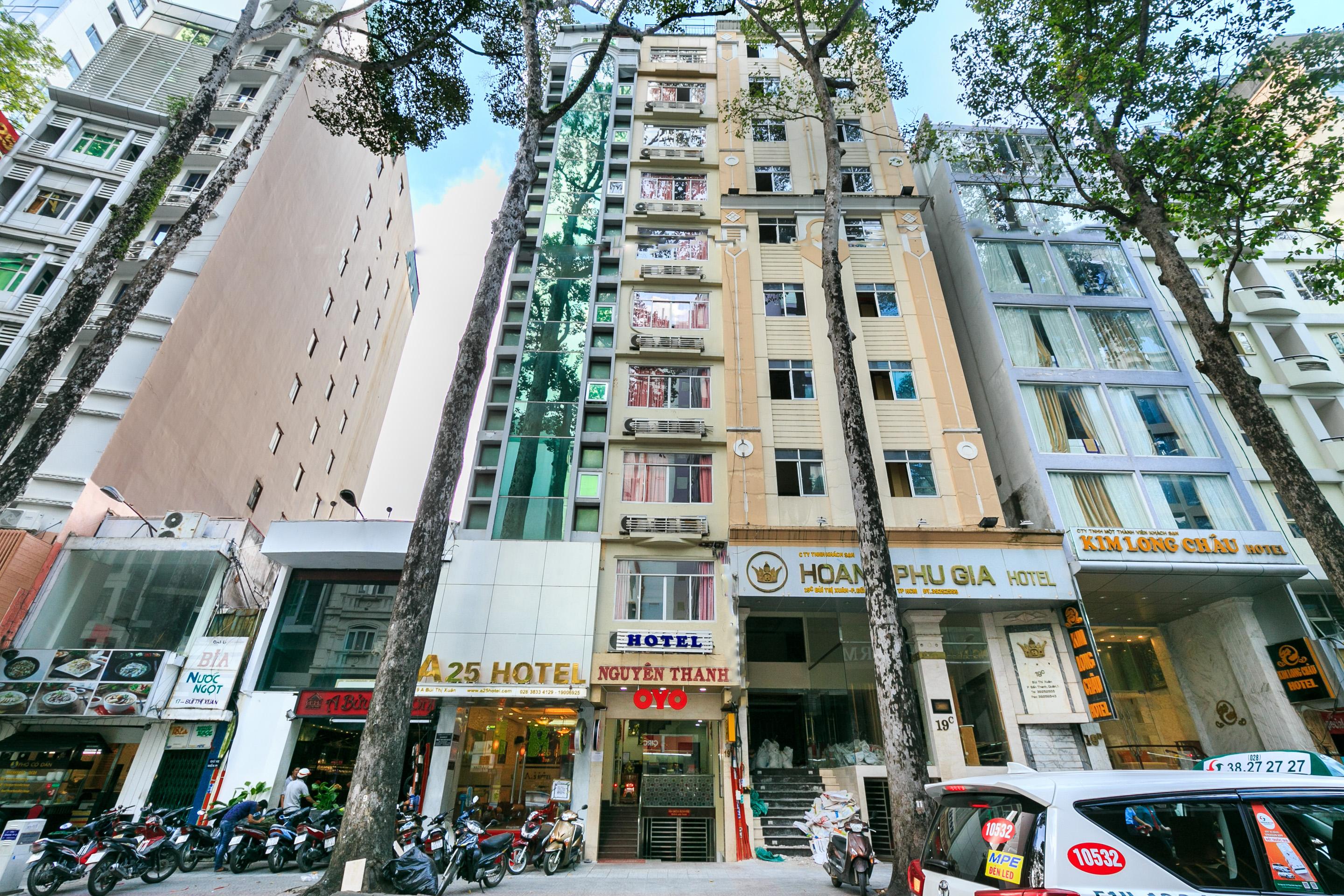 Oyo 422 Nguyen Thanh Hotel Хошимин Экстерьер фото